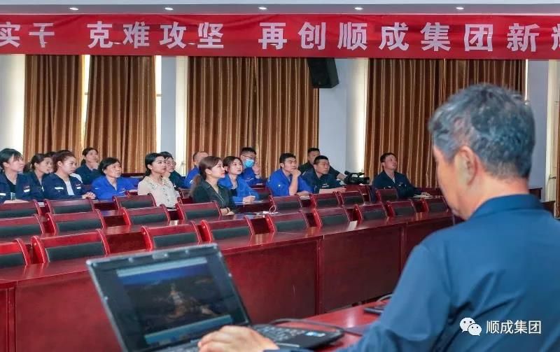 河南鉴黑担保网集团进行通讯员摄影技术培训班